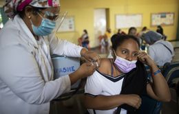 Venezuela đề xuất đổi dầu lấy vaccine ngừa COVID-19