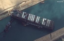 Phải mất 3 ngày để giải phóng số tàu mắc kẹt trên kênh đào Suez