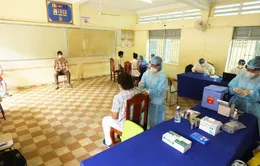 Phnom Penh cấm bán rượu để chống dịch COVID-19