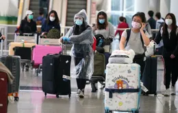Hong Kong (Trung Quốc) phát hiện 49 hành khách mắc COVID-19 trên cùng một chuyến bay