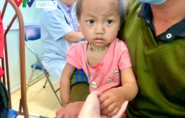 Biết con bị bệnh nhưng không có khả năng cho con đi phẫu thuật