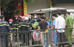 Tìm thấy 2 thi thể trong vụ cháy cửa hàng đồ sơ sinh ở phố Tôn Đức Thắng