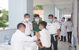 Tiêm hơn 1.500 liều vaccine phòng COVID-19 cho lực lượng phòng chống dịch trên biển Tây Nam