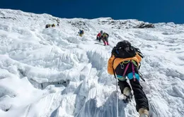 Trung Quốc dừng hoạt động leo núi trên đỉnh Everest