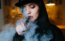 Gia tăng tỷ lệ phụ nữ hút thuốc lá điện tử