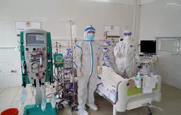 Nữ công nhân 37 tuổi mắc COVID-19 tiên lượng nặng, phải đặt ECMO