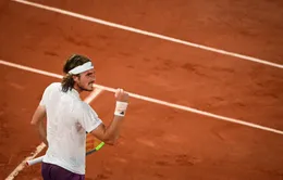 Stefanos Tsitsipas vượt qua Daniil Medvedev để vào bán kết Pháp mở rộng 2021