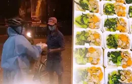 Ấm lòng bữa cơm mùa dịch cho những người vô gia cư tại TP Hồ Chí Minh