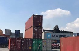 Đề nghị giảm phí lưu container và kho bãi tại cảng biển