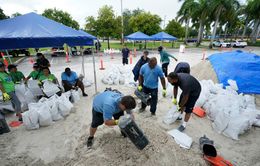 Bão nhiệt đới Fred đổ bộ vào Florida, có nguy cơ gây ra các đợt triều cường nguy hiểm