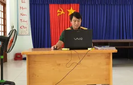 “Khi nào ba mới về với con?”