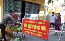 Thợ cắt tóc, thợ hàn tặng rau cho bà con nghèo vùng dịch Cần Thơ