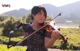 Trình diễn violon với 1 cánh tay giả