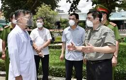 Thủ tướng chỉ đạo quan tâm hơn nữa đến đội ngũ y, bác sĩ chống dịch