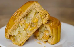 Bánh Trung thu mùa COVID-19: "Vừa làm vừa... run"