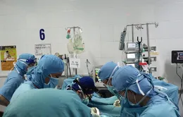 12 giờ phẫu thuật sửa tim và hỗ trợ ECMO cứu sống bệnh nhi mắc tim bẩm sinh