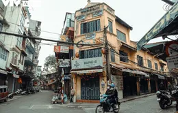 Phố phường thủ đô "đẹp lạ" trong ngày đầu năm mới