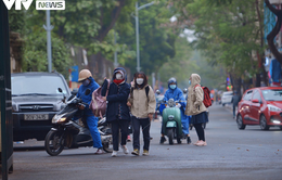 Hà Nội: Ngày đầu học sinh khối 12 trở lại trường, có lớp vắng chỉ còn một nửa