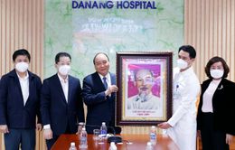 Chủ tịch nước Nguyễn Xuân Phúc thăm, động viên lực lượng y tế tại Đà Nẵng