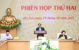 Thủ tướng: Không để lãng phí thời gian, công sức vì thủ tục hành chính, sự tắc trách và quan liêu