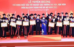 Hà Nội tuyên dương 98 thủ khoa xuất sắc