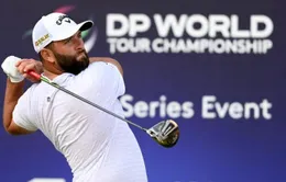 Jon Rahm tạm dẫn đầu sau vòng 3 DP World Tour Championship