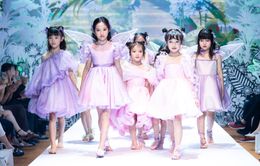 Dàn mẫu nhí chân trần trình diễn tại Eunoia’s Wonderland Fashion show