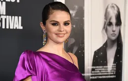 Selena Gomez gọi ngành công nghiệp Hollywood là "quái vật"