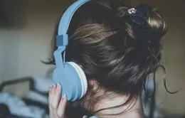 Hơn 1 tỷ thanh thiếu niên có nguy cơ bị điếc vì thói quen nghe nhạc