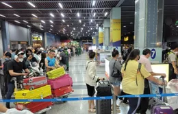 Lượng khách qua sân bay Tân Sơn Nhất tăng cao