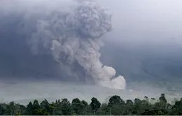 Indonesia sơ tán hàng nghìn người khi núi lửa Semeru phun trào trên đảo Java