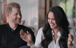 Vợ chồng Harry - Meghan bị chỉ trích đạo đức giả hậu ra mắt phim tài liệu