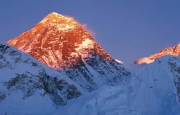 Sông băng cao nhất trên đỉnh Everest "thất thoát" lượng băng mất 2.000 năm để hình thành