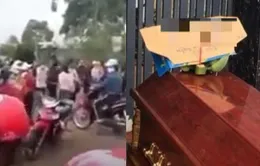 Mang quan tài, mở nhạc đám ma trước nhà chủ hụi