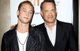 Con trai Tom Hanks tiết lộ bị ghét bỏ vì... bố nổi tiếng