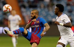 Dani Alves không có tên trong danh sách dự Europa League của Barca