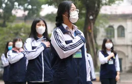 Hà Nội: Học sinh khối 12 hân hoan tới trường sau kỳ nghỉ Tết