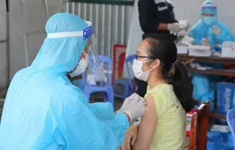 Hơn 76.000 liều vaccine phòng COVID-19 được tiêm trong ngày 21/11