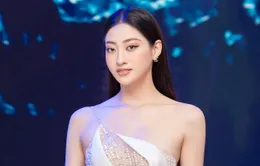 HH Lương Thùy Linh, Hoàng Thùy diễn catwalk bên dàn mẫu nhí