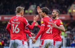 Nottingham Forest vào tứ kết FA Cup