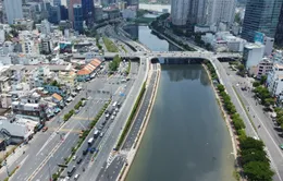 TP Hồ Chí Minh: Cận cảnh đường song hành đại lộ Võ Văn Kiệt trước ngày thông xe