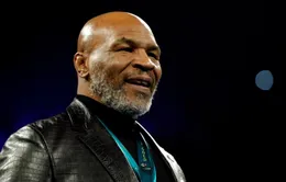 Mike Tyson "đấm thẳng vào mặt một người đàn ông" trên máy bay