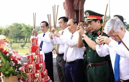 Chủ tịch nước dâng hương tưởng niệm các Anh hùng liệt sĩ tại Thành cổ Quảng Trị