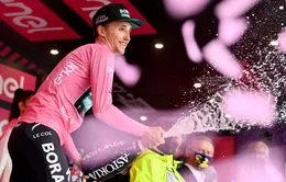 Jai Hindley vươn lên giành chiếc áo hồng Giro D'Italia