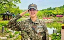 Park Bo Gum dẫn chương trình trao giải Baeksang Arts Award