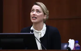 Amber Heard tấn công Johnny Depp để "tự vệ"