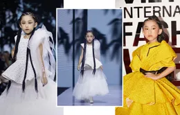 Mẫu nhí tự tin catwalk cùng sàn diễn với siêu mẫu Thanh Hằng và hoa hậu Khánh Vân