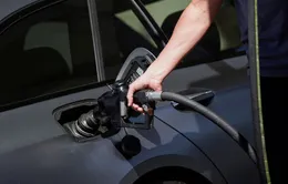 Giá xăng trung bình tại Mỹ vượt mốc 5 USD/gallon lần đầu tiên trong lịch sử