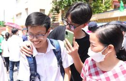 Phụ huynh, học sinh thở phào sau môn thi cuối cùng kỳ thi vào lớp 10 của Hà Nội