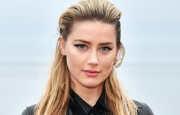 Hậu thua kiện, Amber Heard vẫn cố gắng tận hưởng cuộc sống